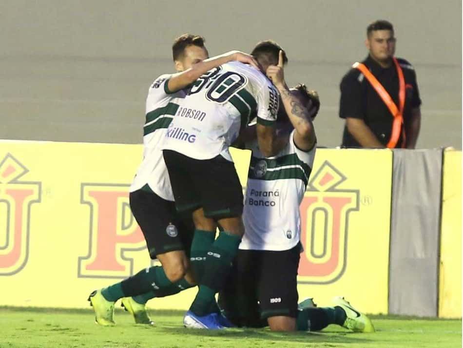 Dupla do Coritiba crê em acesso e conta com apoio do torcedor: 'Combustível'