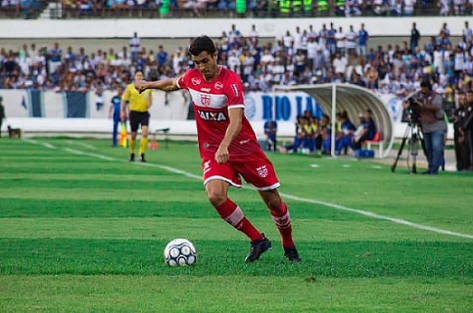 Capitão do CRB, Lucas Siqueira vê jogo com Botafogo-SP como decisivo
