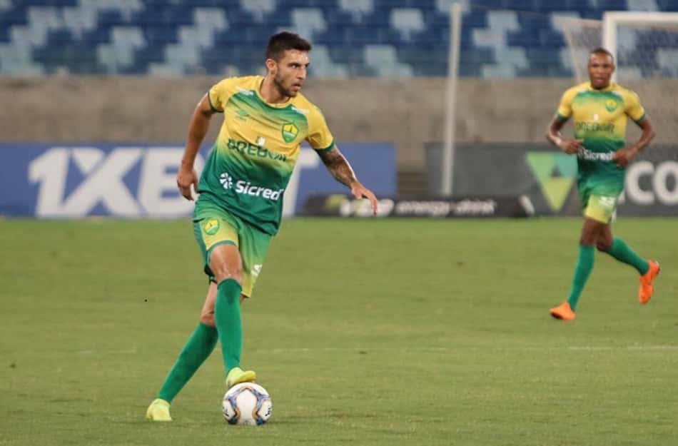 Lateral exalta jogo coletivo do Cuiabá para garantir a final da Copa Verde