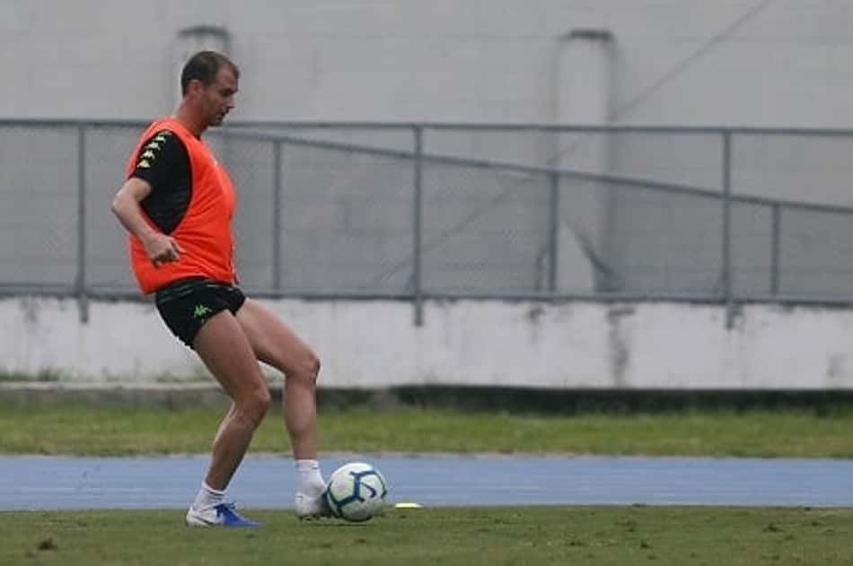 Carli analisa vitória do Botafogo em amistoso: 'Nos dá confiança'