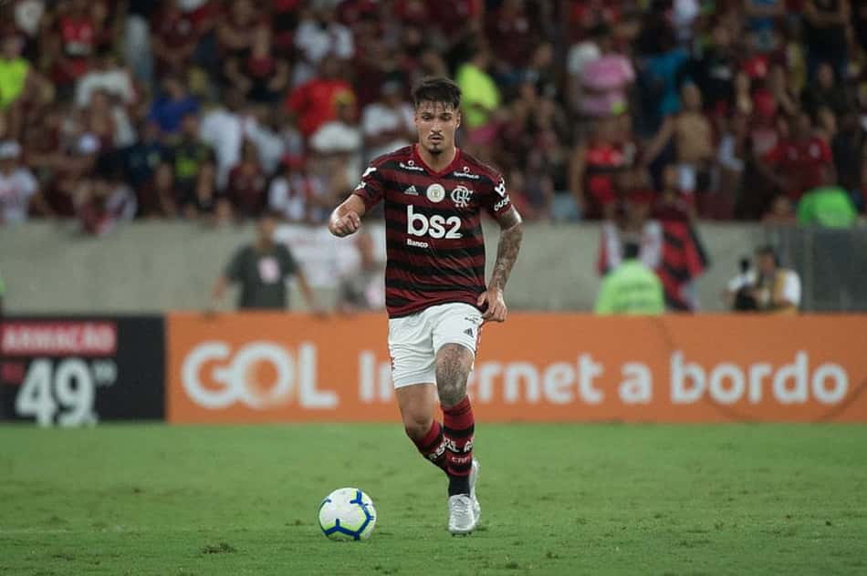 Emprestado a clube francês, zagueiro se despede do Flamengo após 14 anos