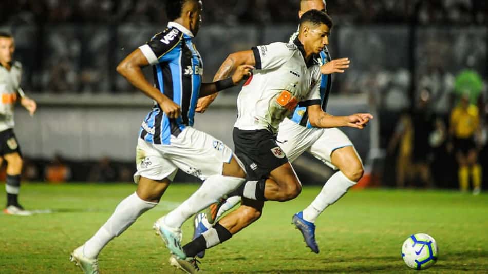 Sem aproveitar rara superioridade, Vasco assiste à 'noite de horrores'