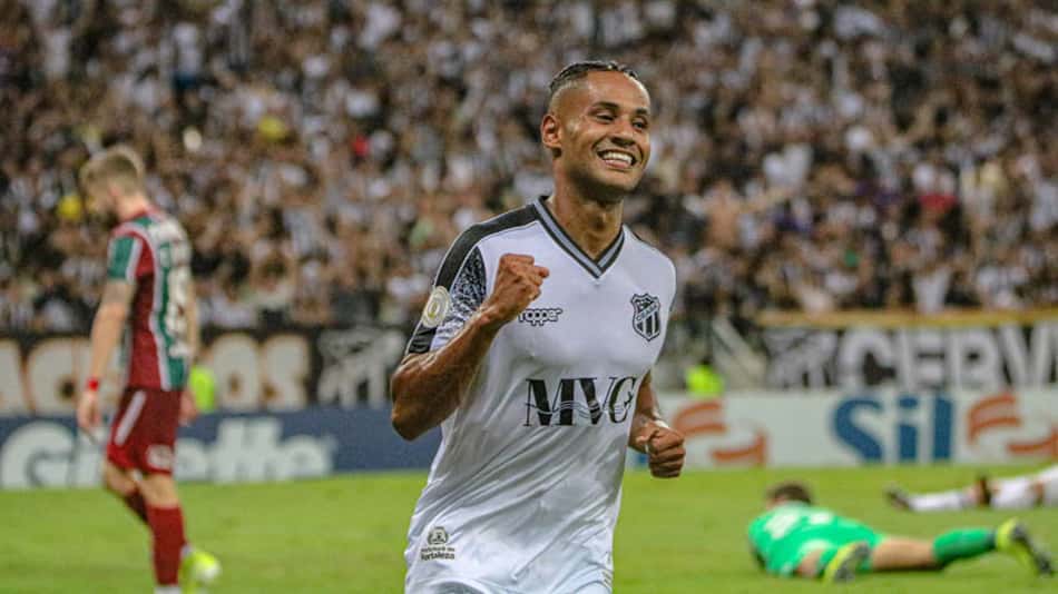 Adilson Batista enaltece o jogo apresentado pelo Ceará