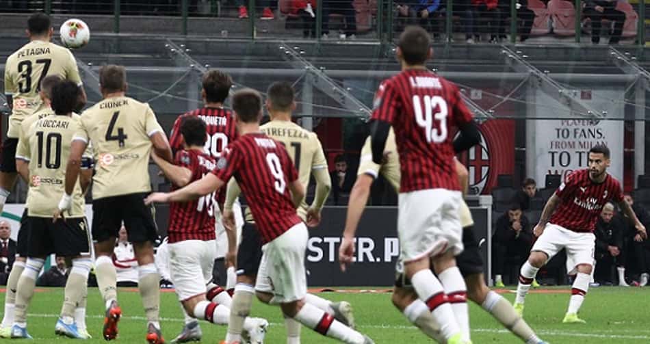 Em casa, Milan vence o SPAL e respira no Campeonato Italiano