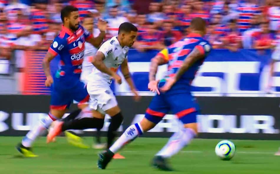 Mancini elogia mudanças no time e lamenta dois gols 'dados' ao Fortaleza