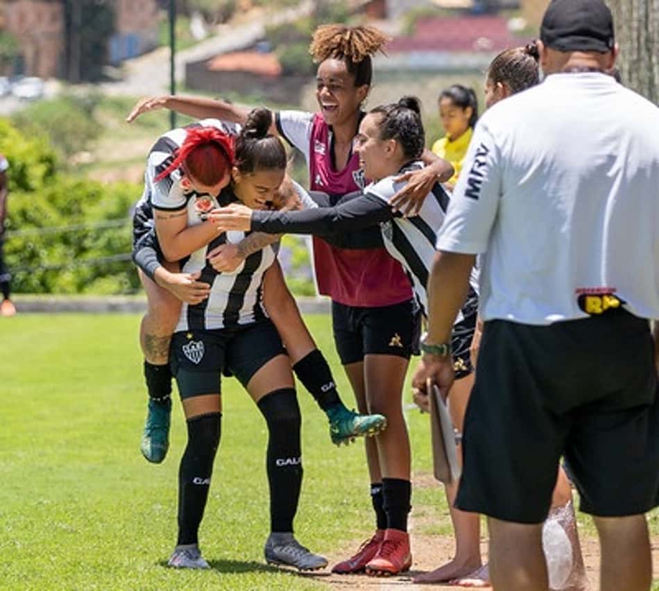 Galo Feminino vence Valadares por 10 a 0 e avança às semis do Mineiro