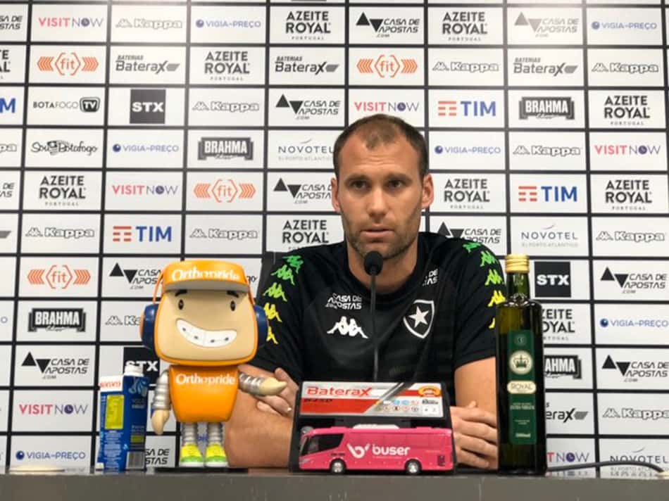 Botafogo volta a ter coletivas na sala de imprensa; Carli: 'Unir forças'