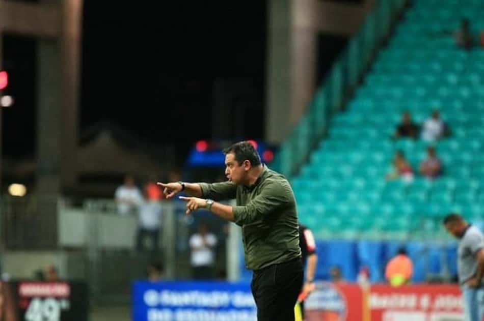 Marquinhos Santos assume que decisão de poupar Camilo partiu dele
