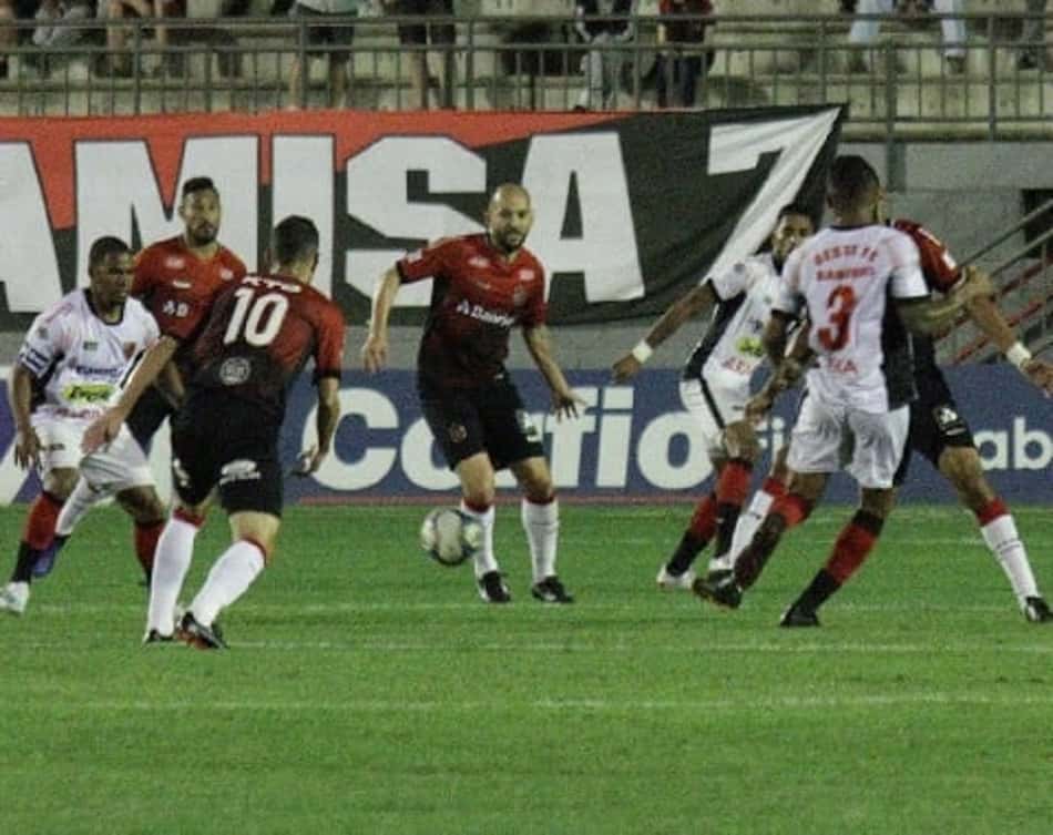 Brasil de Pelotas sai atrás, mas arranca empate no último minuto contra Oeste pela Série B