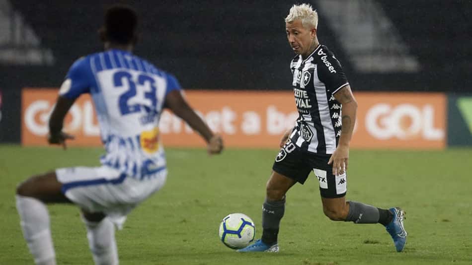 Botafogo não conta com Leonardo Valencia e tentará liberação do meia