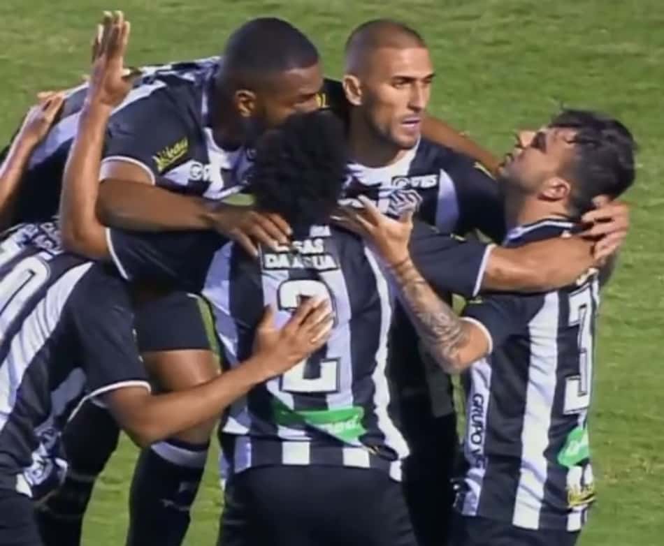 Figueirense derrota a Ponte Preta e deixa a zona de rebaixamento