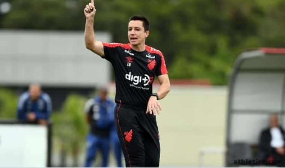 Eduardo Barros assume a culpa pela goleada no Atletiba