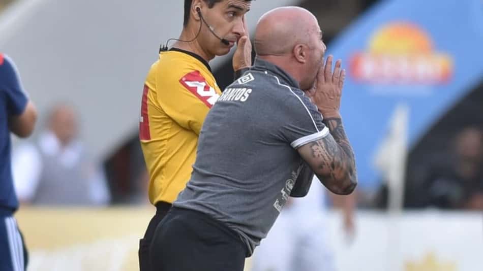 Racing tem interesse em Sampaoli, do Santos; Milito está no Brasil para negociar