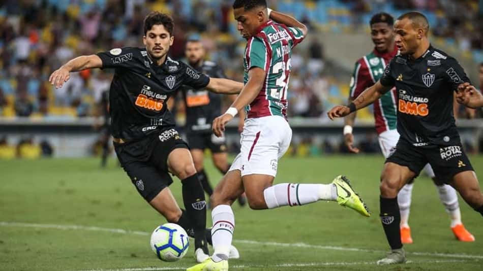 Motivo da saída de Patric do jogo contra o Flu para atendimento médico foi uma taquicardia