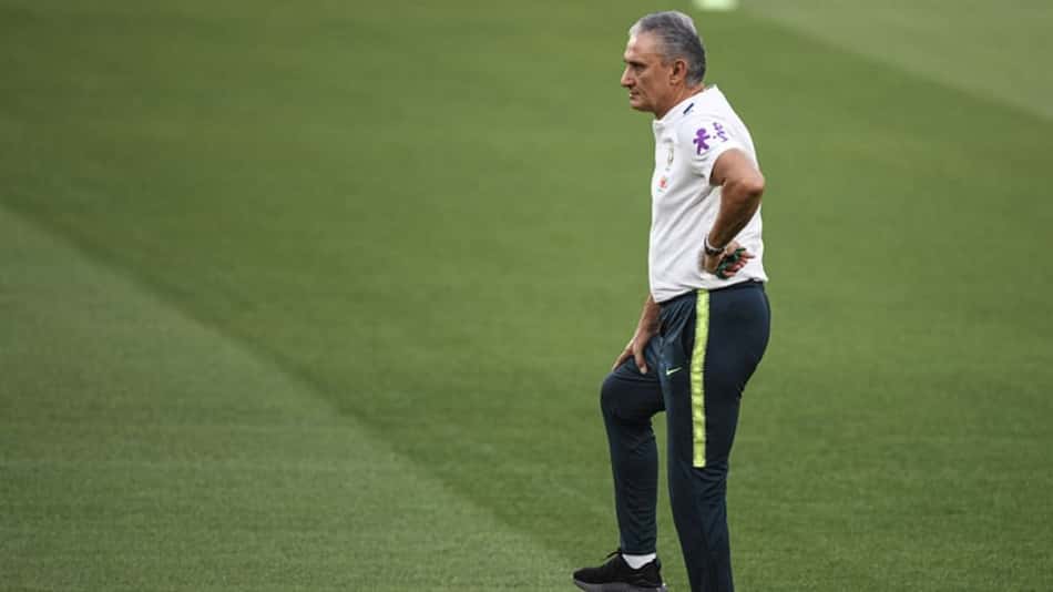 Tite minimiza críticas a Vinícius Jr por desempenho ruim em finalizações