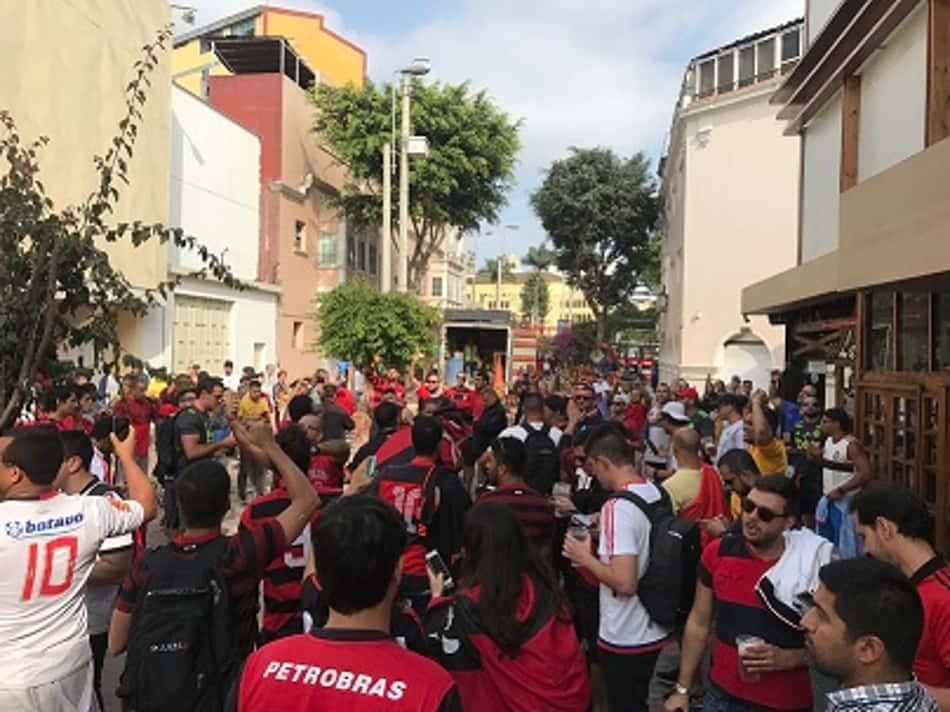 Torcida do Flamengo em Lima, no Peru