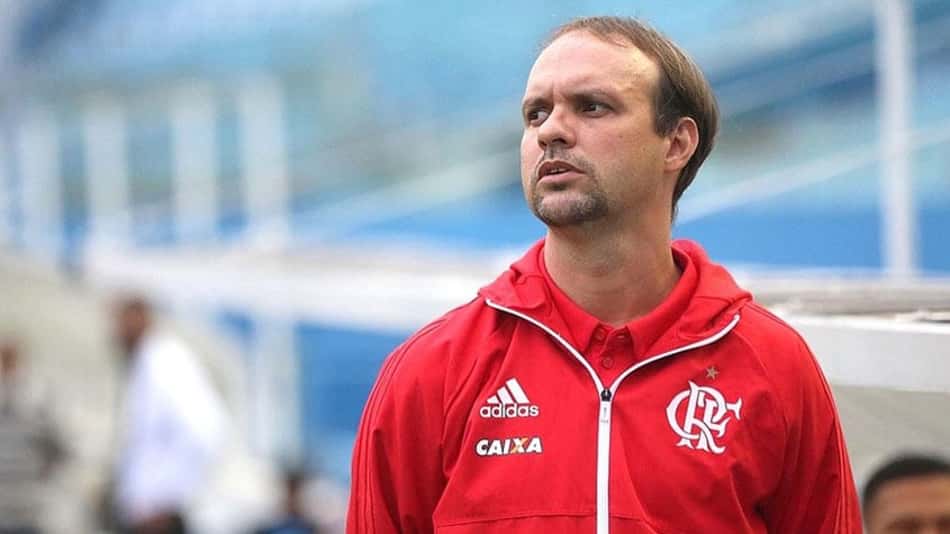 Maurício Souza festeja título do Fla no Carioca Sub-20 e projeta final difícil no Brasileiro: 'Será decidido em detalhes'