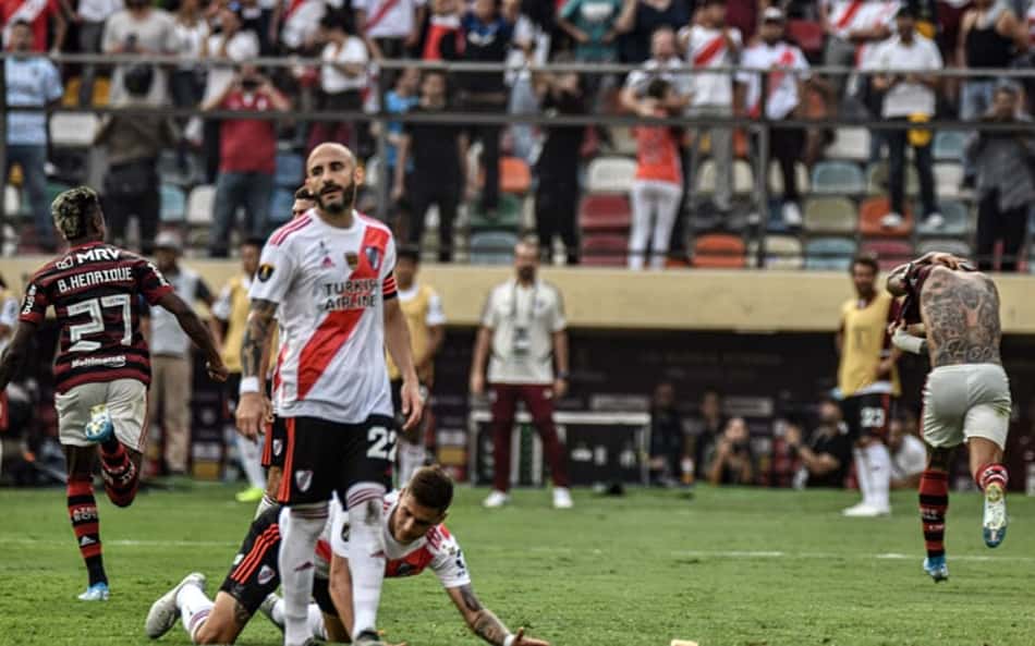 Pinola fala sobre clima de dor no vestiário do River, mas ressalta: 'Continuar olhando para frente'