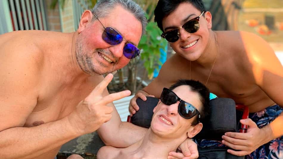 Um autêntico campeão! Rubro-negro com paralisia cerebral viraliza por emoção em título