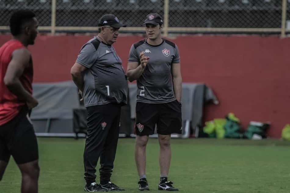 Geninho fala sobre a dificuldade de planejar a temporada do Vitória por conta do coronavírus