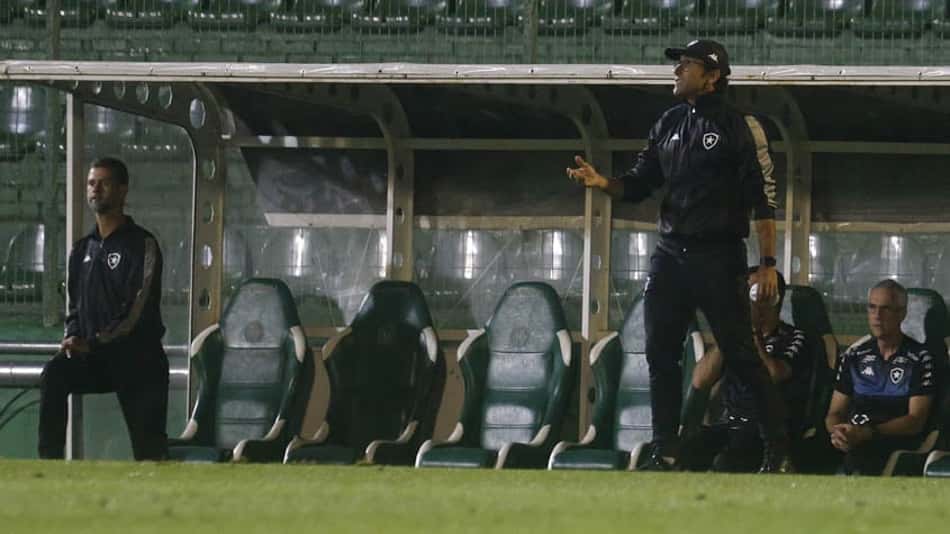 Após vitória, Valentim elogia a defesa do Botafogo: 'Será importante nesta reta final'
