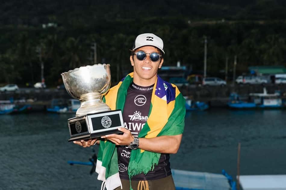 Lucas Vicente fatura Mundial júnior e iguala feito de Medina e Mineirinho