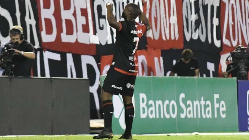 Luis Leal imitando Gabigol em Newell's Old Boys x River Plate