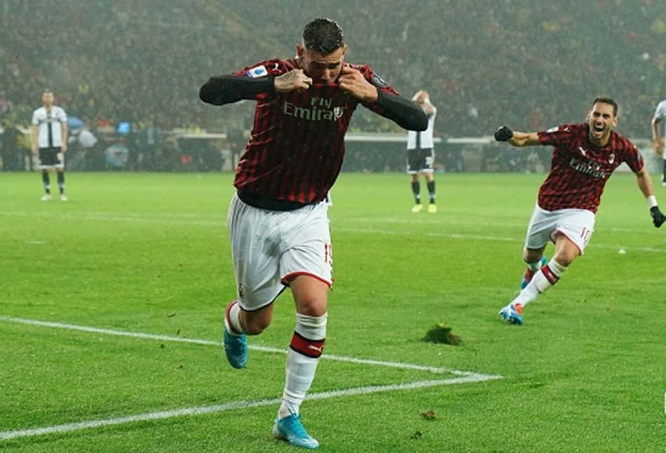 Theo Hernandéz marca no fim, e Milan arranca vitória contra o Parma