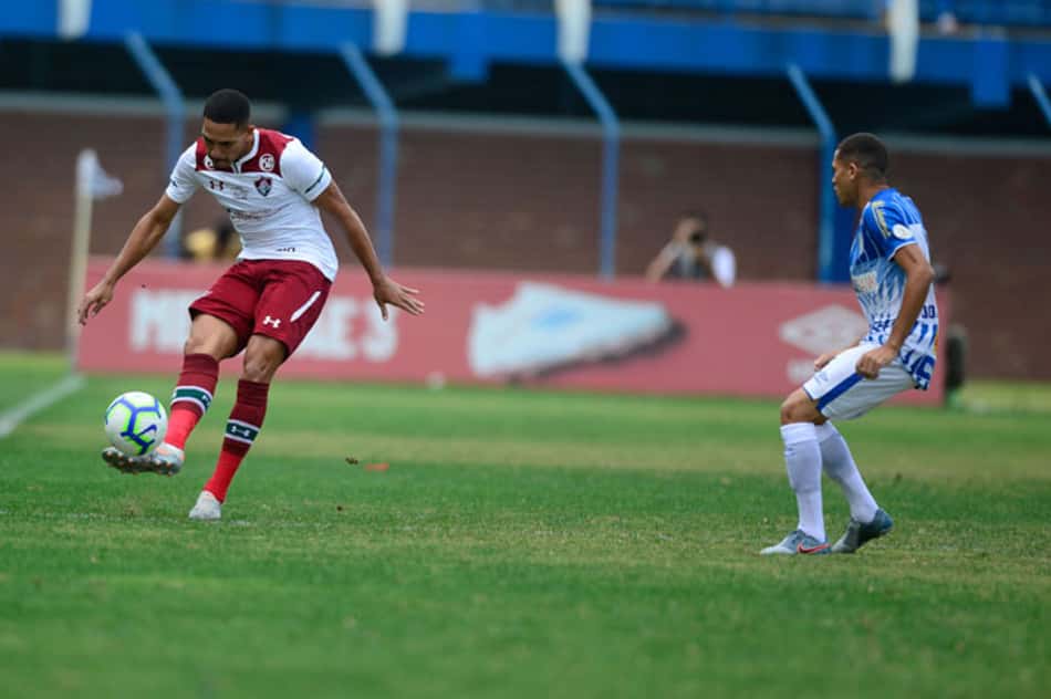 Marcos Paulo vai bem, mas erros repetidos custam caro ao Fluminense