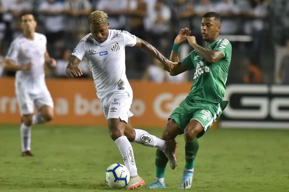 Chapecoense quer renovar com Arthur Gomes, do Santos, para 2020