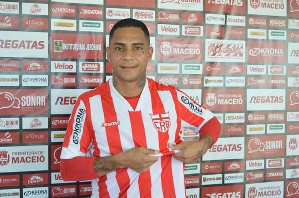 Sem contrato, Bryan faz elogios ao CRB e sua estrutura