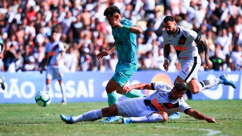 Técnico da Chape aprova atuação do time no Maracanã