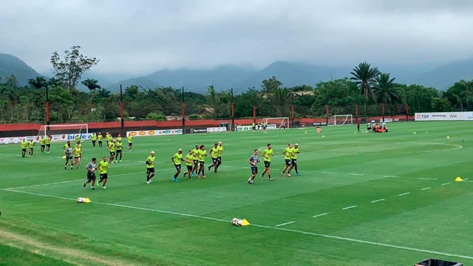 Com grupo completo, Flamengo se reapresenta a dois dias de ir para Doha