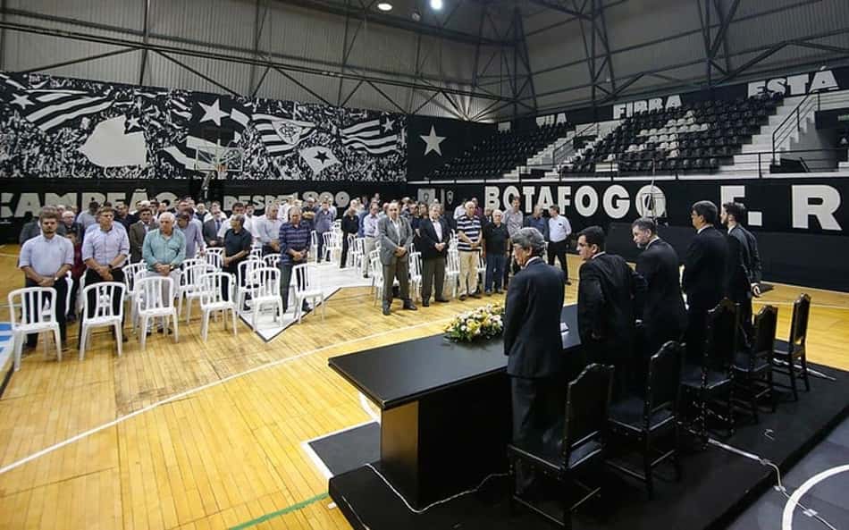 Sócios do Botafogo são convocados para votar pela aprovação da compra da SAF por investidor