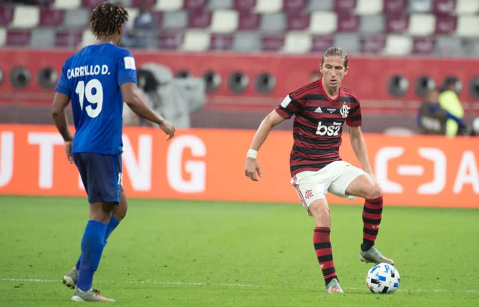 Filipe Luís avalia possível duelo com Salah: 'Não podemos dar um espaço'