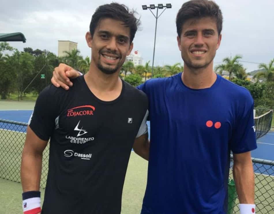 Zé Pereira de preto e João Menezes