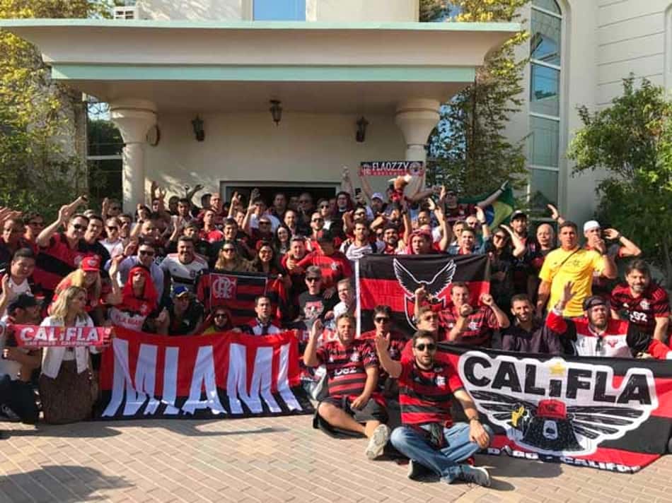 Com direito à cerveja, flamenguistas 'tomam' a Embaixada do Brasil em Doha; até 15 mil devem ir à final