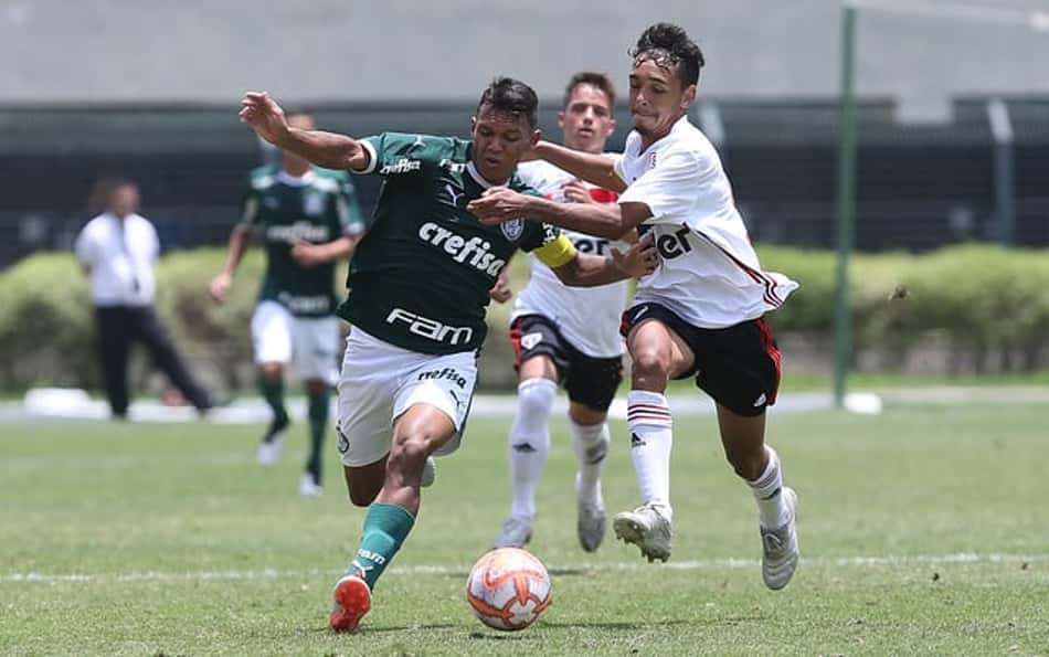 Sem sucesso com reforços, Palmeiras crê em cartilha da base nas pontas