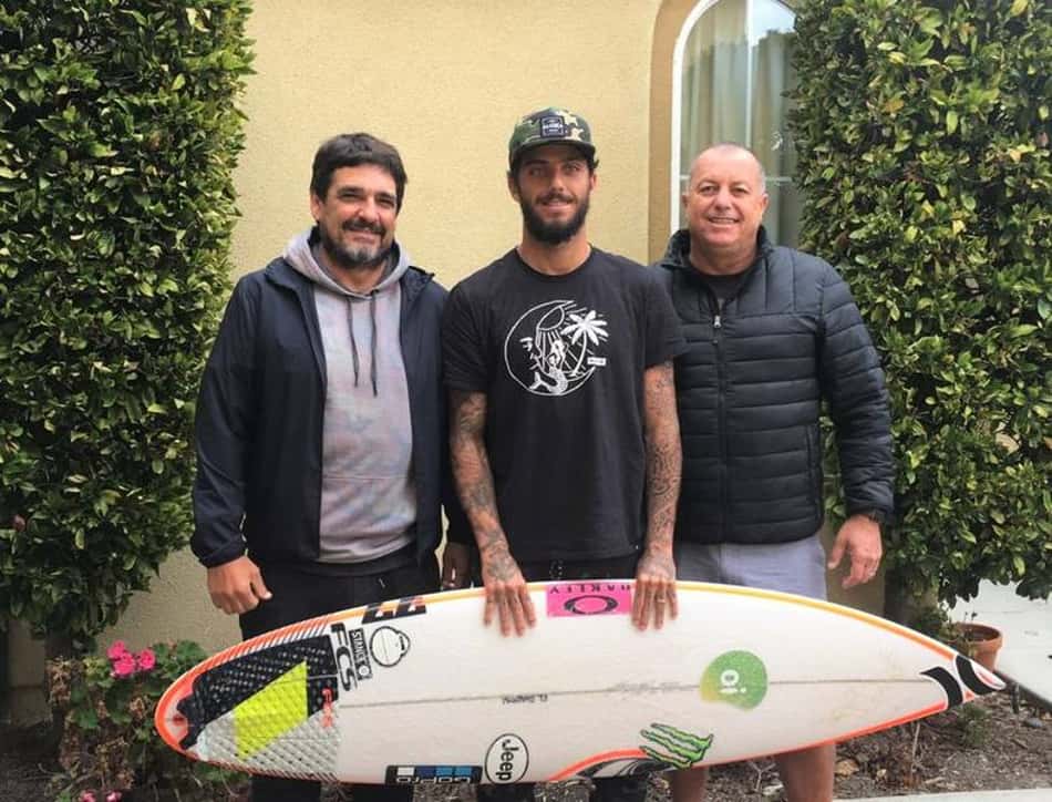 Surfista Filipe Toledo abre sua primeira loja de surf em Ubatuba