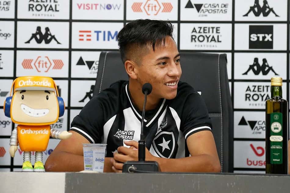 Pronto para a estreia! Botafogo regulariza Alexander Lecaros