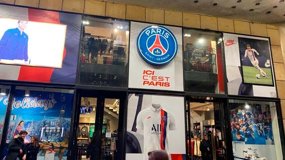 Mbappé mais valioso? Quem aparece em fachada de loja do PSG é Neymar
