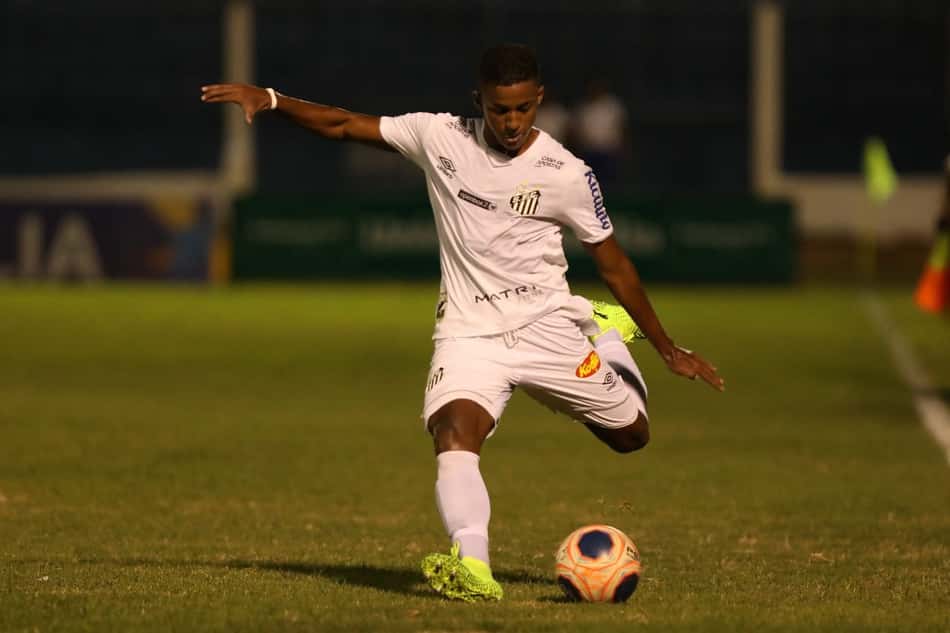 Lateral do Santos destaca atitude em goleada na Copa SP e diz: 'Estamos crescendo'