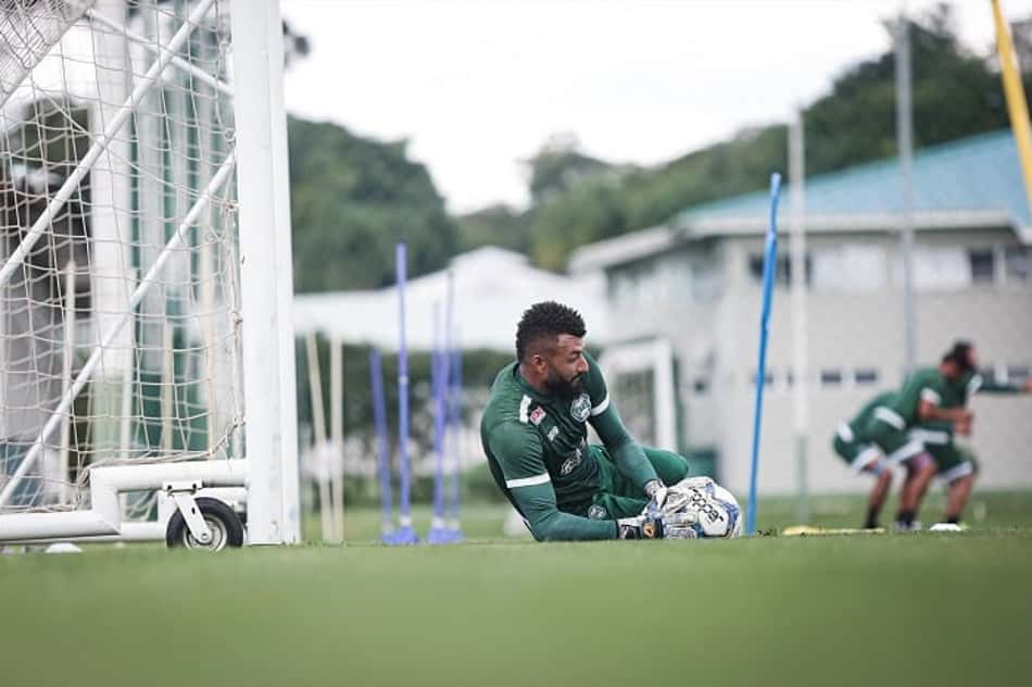 Alex Muralha completa um ano sem perder clássicos pelo Coritiba