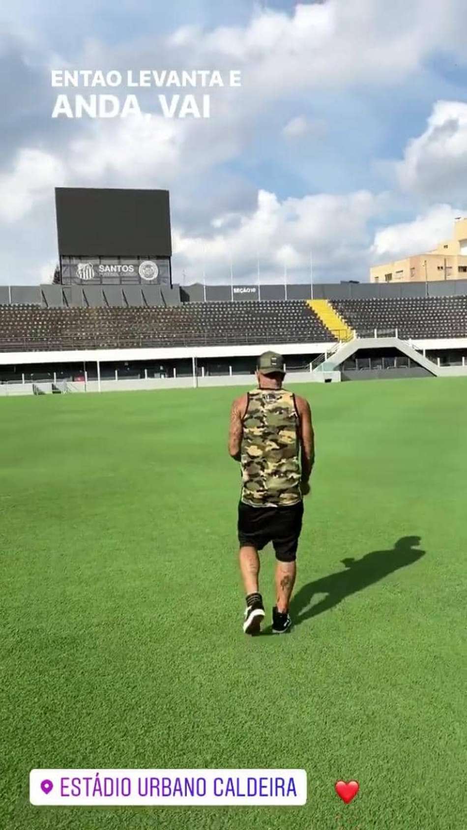 Saudade? Gabigol aproveita férias para visitar estádio do Santos