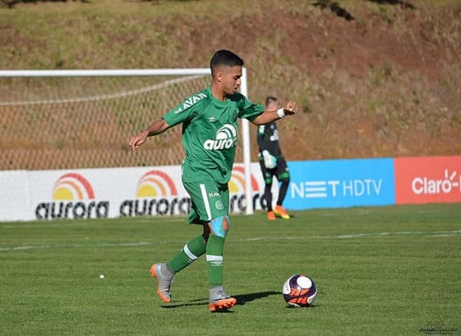 Meia da Chapecoense comemora classificação na Copa SP: 'Sensação muito boa'