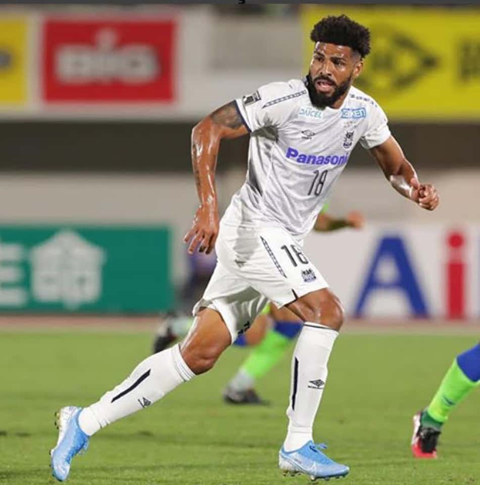 Com prestígio no Japão, brasileiro Patric renova com o Gamba Osaka