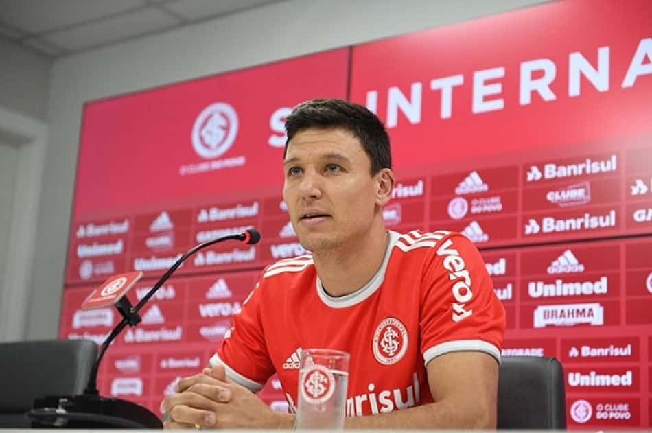 Em apresentação, Musto exalta ideia de futebol coletivo e fala em intensidade