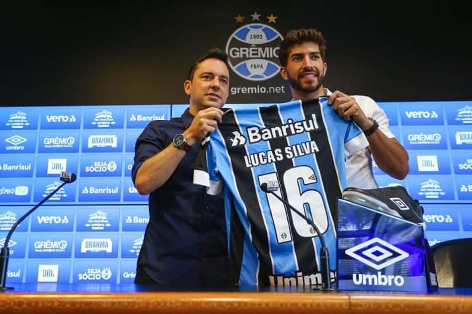 Lucas Silva chega ao Grêmio indicando que está bem fisicamente