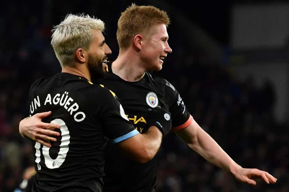 Com gol de Jesus e recorde de Agüero, City massacra o Aston Villa fora