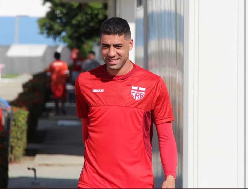 Zagueiro do CRB fala em felicidade por gol decisivo, mas é cauteloso ao comentar série invicta